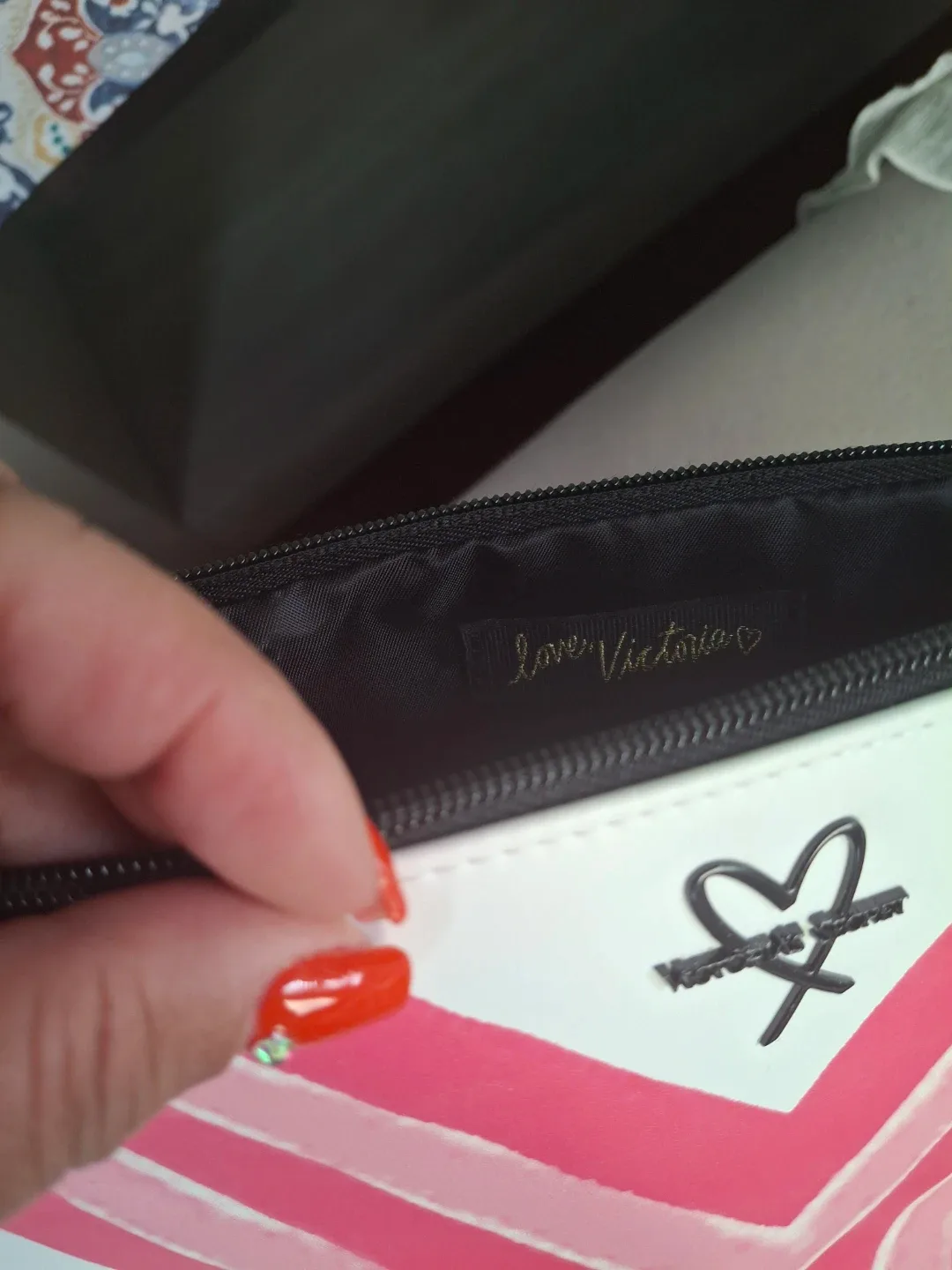 Love Victoria Cosmetic Bag image indicator(3)