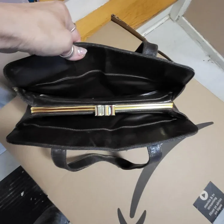 Judy Ayward John Hort Handmade Leather Purse image indicator(3)