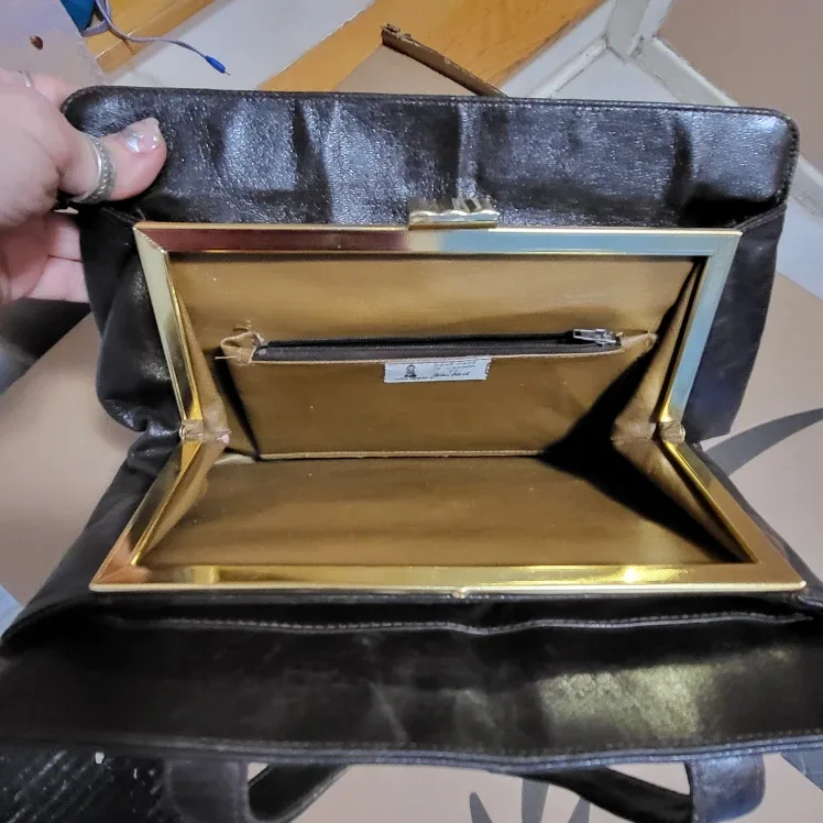 Judy Ayward John Hort Handmade Leather Purse image indicator(4)