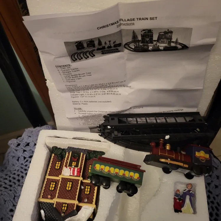 Avon Christmas Village Train Set image indicator(2)