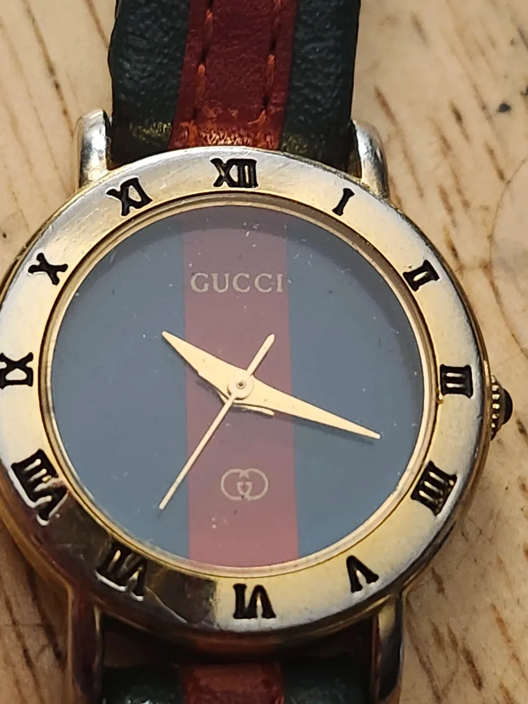 Gucci Ladies Watch image indicator(3)