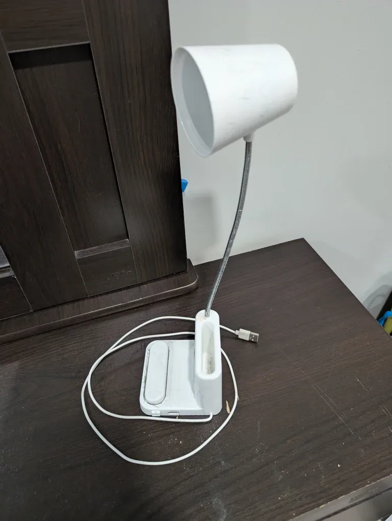 OttLite Task Lamp with Charging Base image indicator(2)