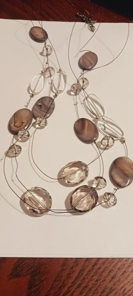 Beautiful Crystal Glass & Mother of Pearl Beaded Necklace