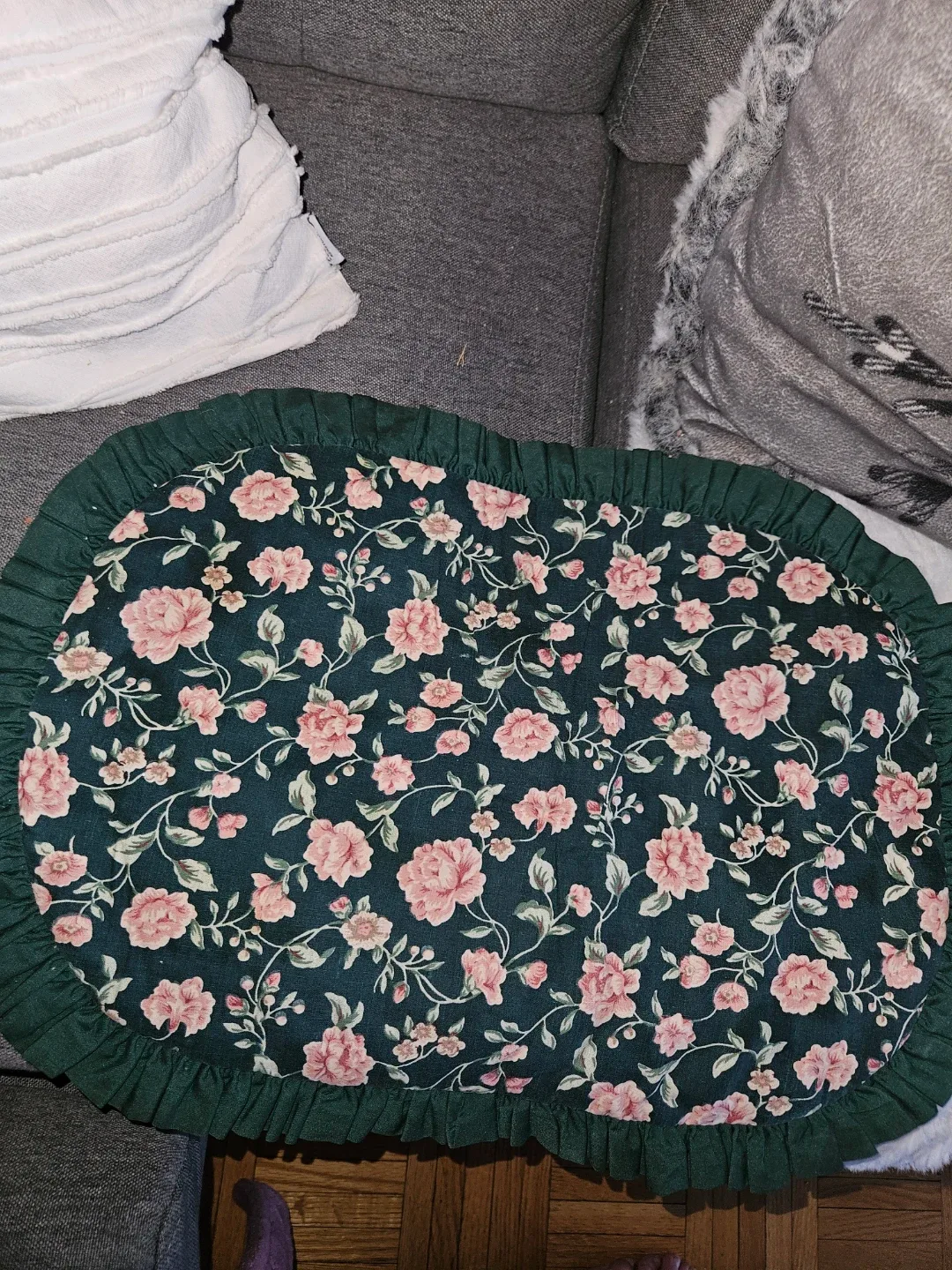 Floral Accent Matt's, bear, and dollies image indicator(4)