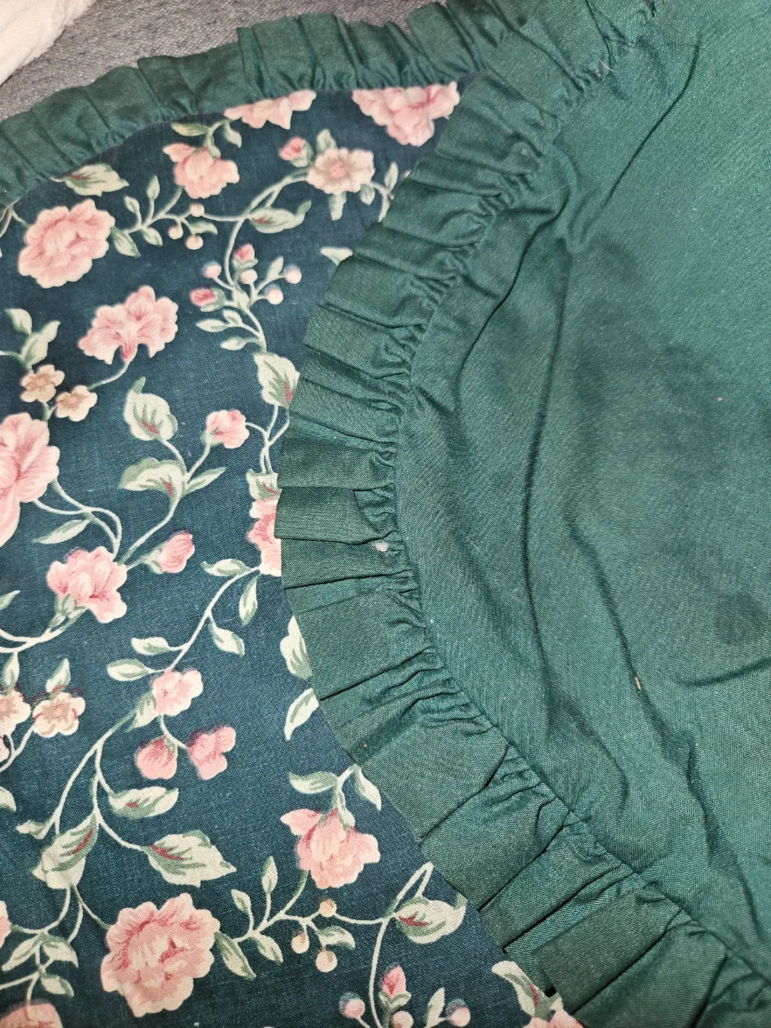 Floral Accent Matt's, bear, and dollies image indicator(5)