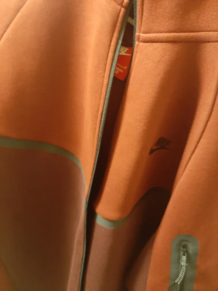 Nike Tech Fleece Hoodie - Size Large image indicator(3)