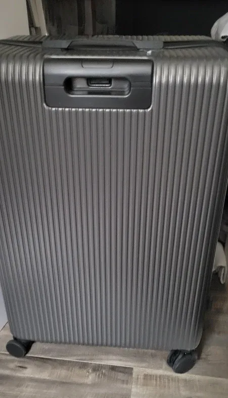 28" spinner luggage image indicator(2)