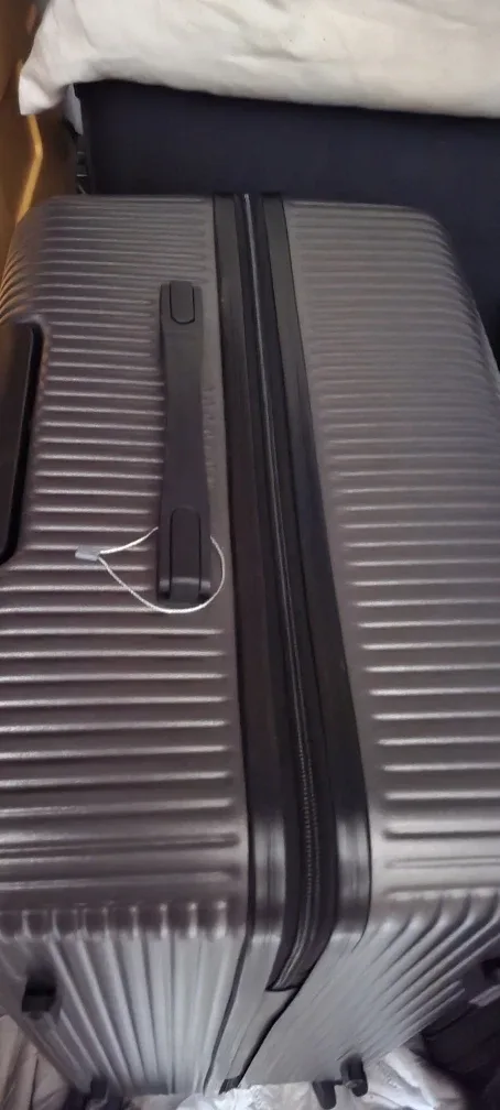 28" spinner luggage image indicator(4)