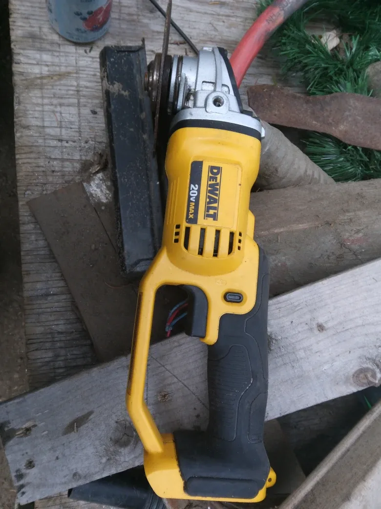 DeWalt 20V MAX Angle Grinder