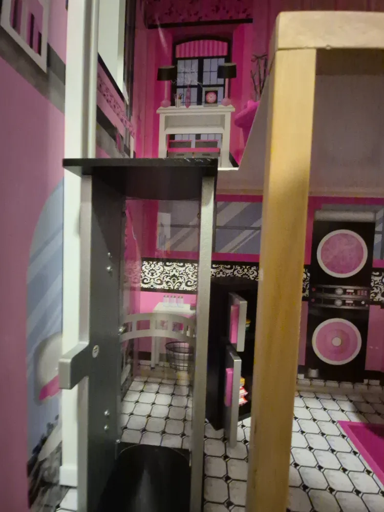 Dollhouse with Garage image indicator(3)