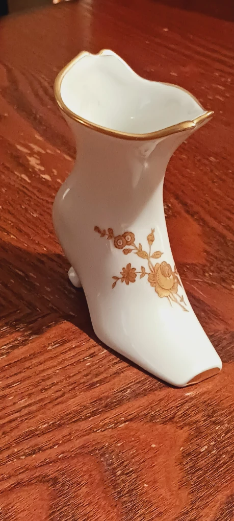 Limoges France 22K Gold Trim Porcelain Boot Figurine - photo 5
