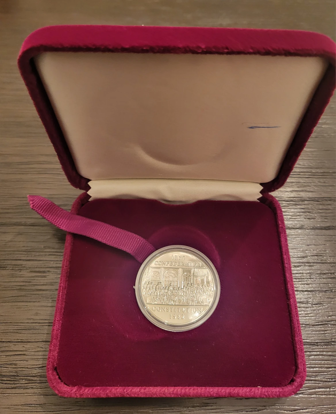 1982 Canada Dollar Elizabeth II Confederation Coin - photo 3