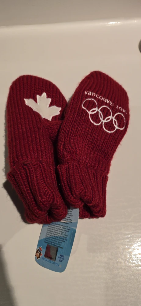 Vancouver 2010 Olympic Mittens - Red size S/M