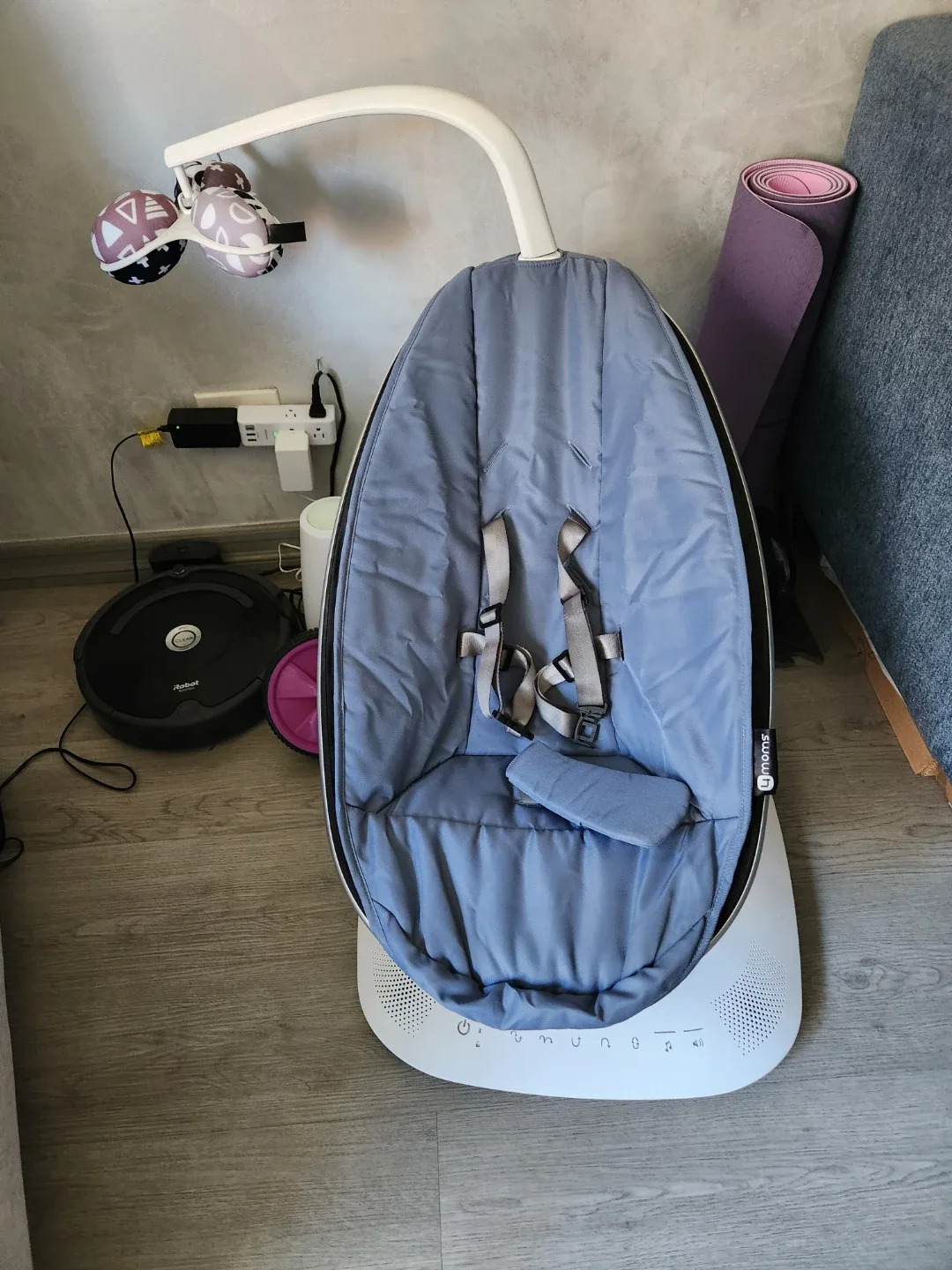 4moms mamaRoo Baby Swing - Excellent Condition! image indicator(2)
