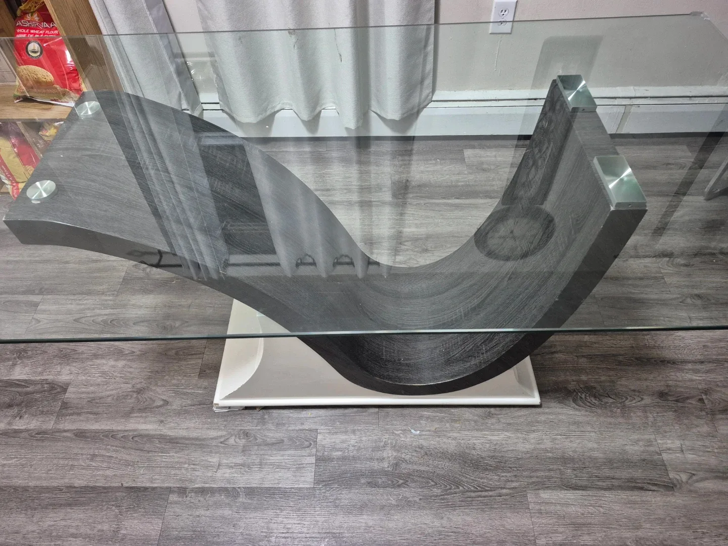 Glass Top dinning table image indicator(3)