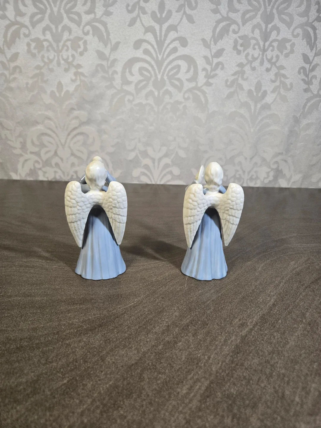 Pair of Angel Figurines image indicator(4)