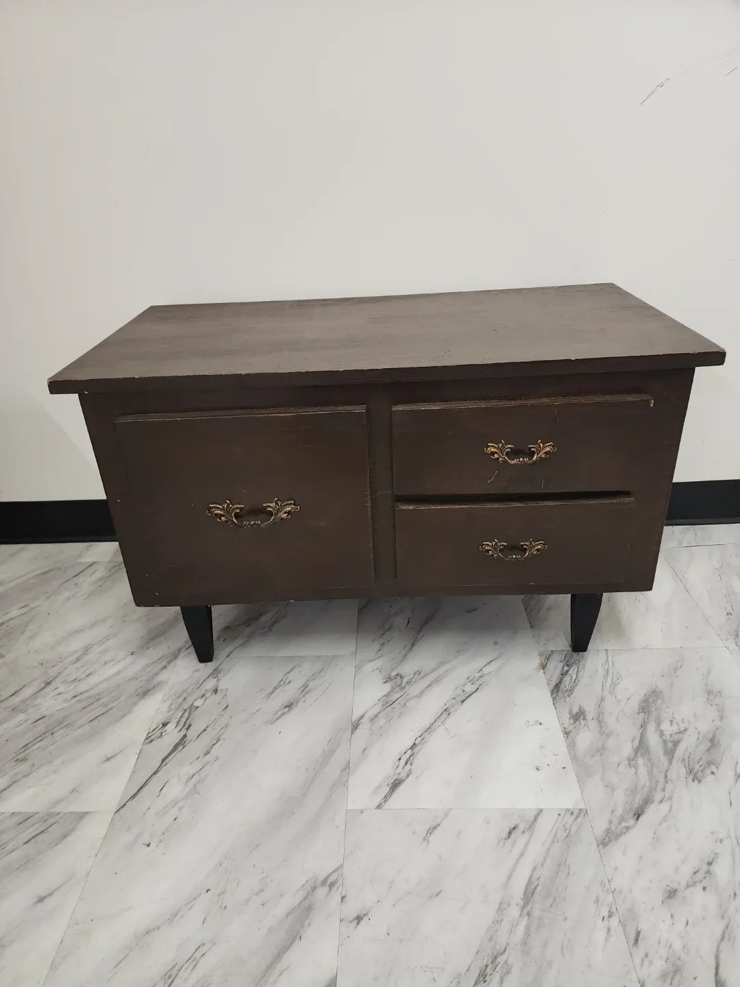 Brown Wooden Storage Chest image indicator(2)