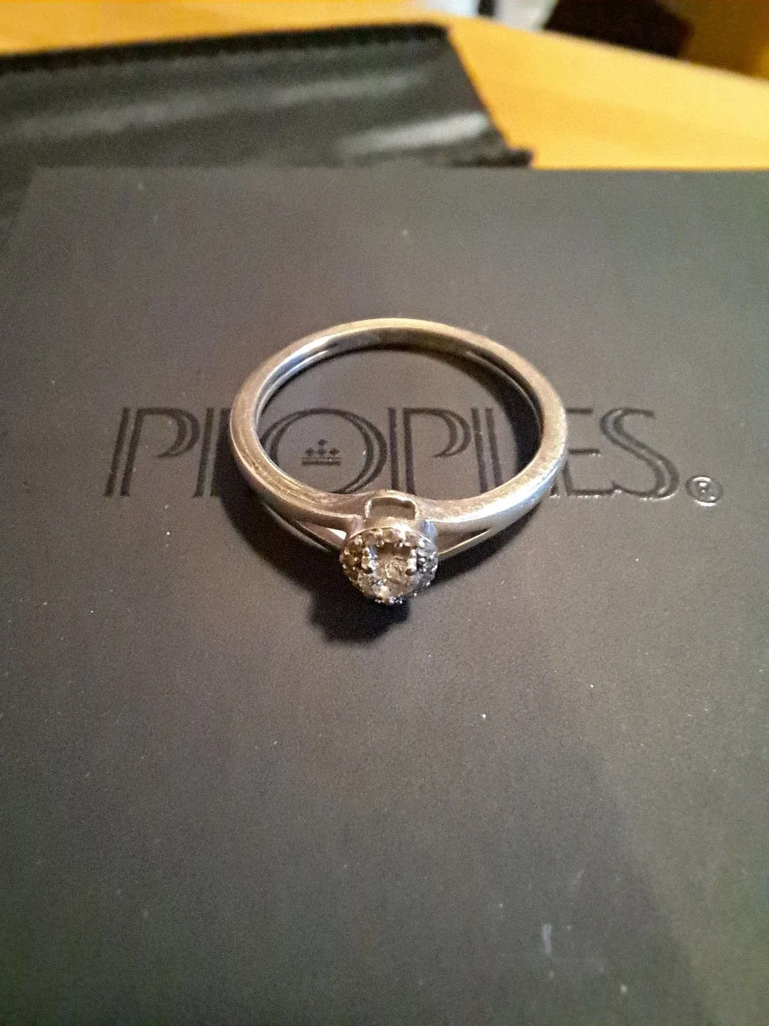 Peoples 10K Gold Diamond Ring image indicator(4)