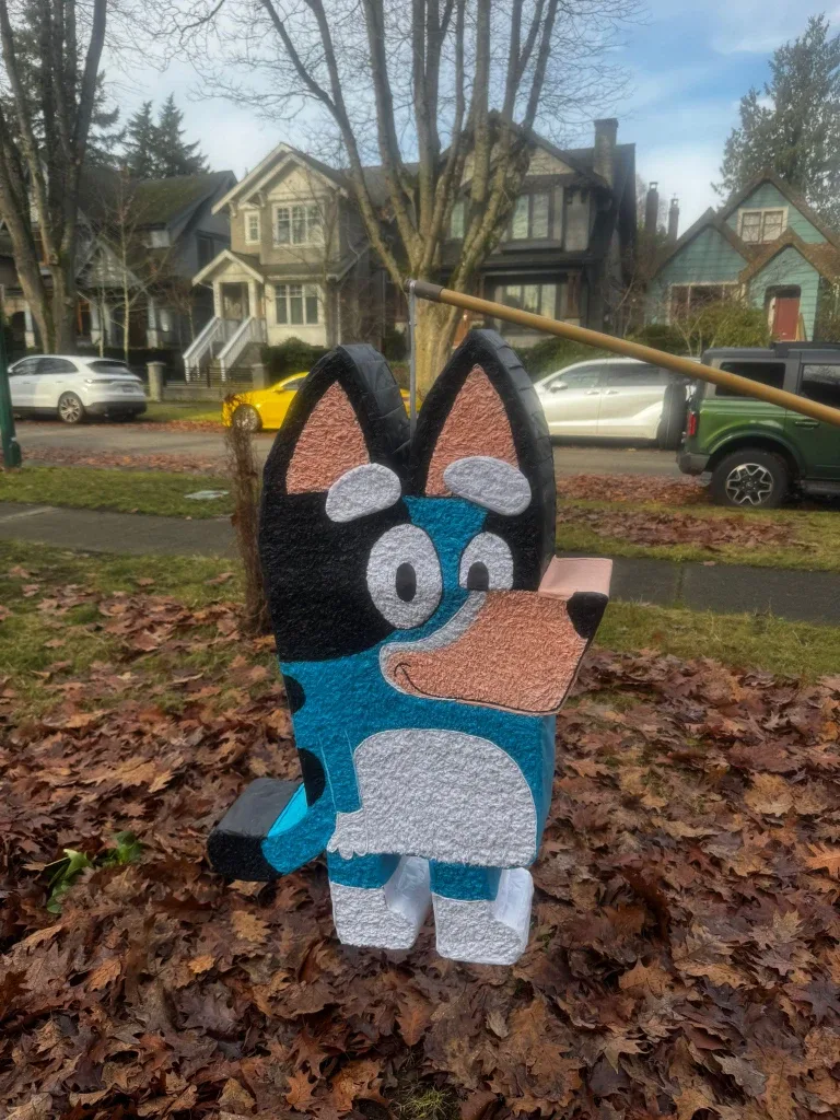 Bluey piñata