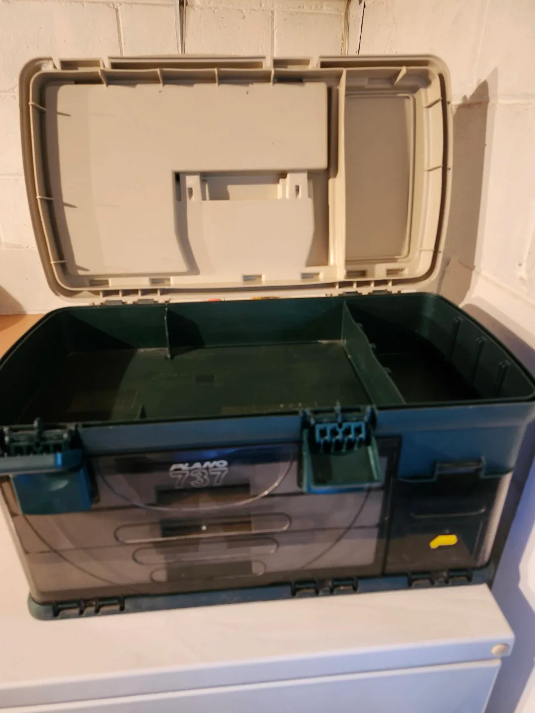 Plano fishing tackle box image indicator(5)