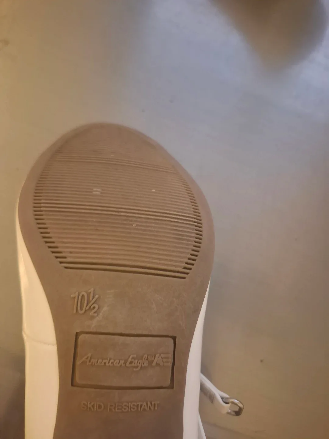 American Eagle White Heels - Size 10.5 image indicator(2)