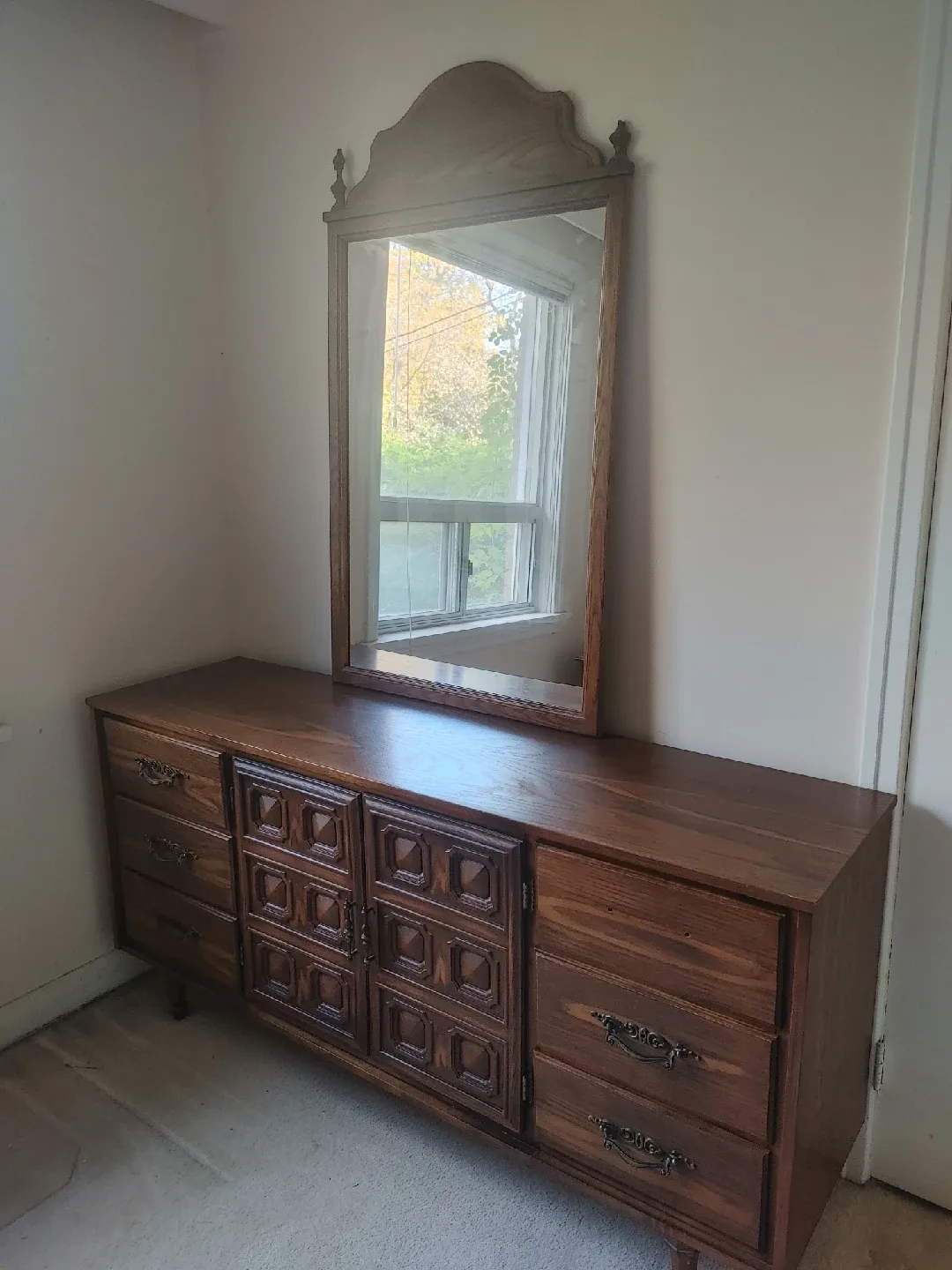 🧡 VINTAGE WOODEN DRESSER thumbnail