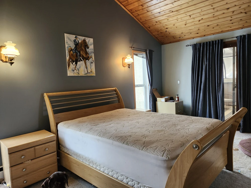 Wooden Bedroom Set - Bed, Dresser, Nightstands - photo 3