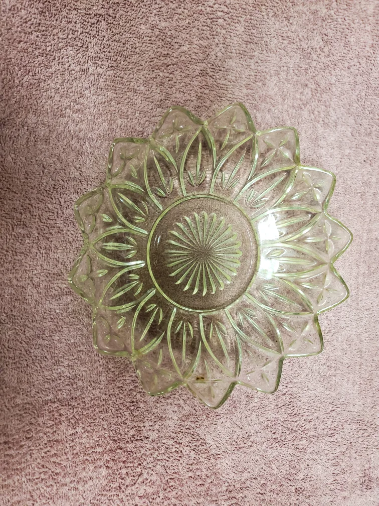 Vintage Clear Glass Sunflower Bowl - 8 inch