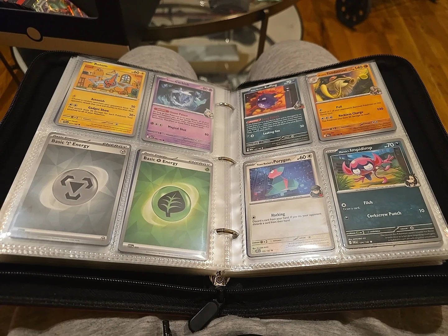 Red Pokemon Card Binder 400 cards. image indicator(5)