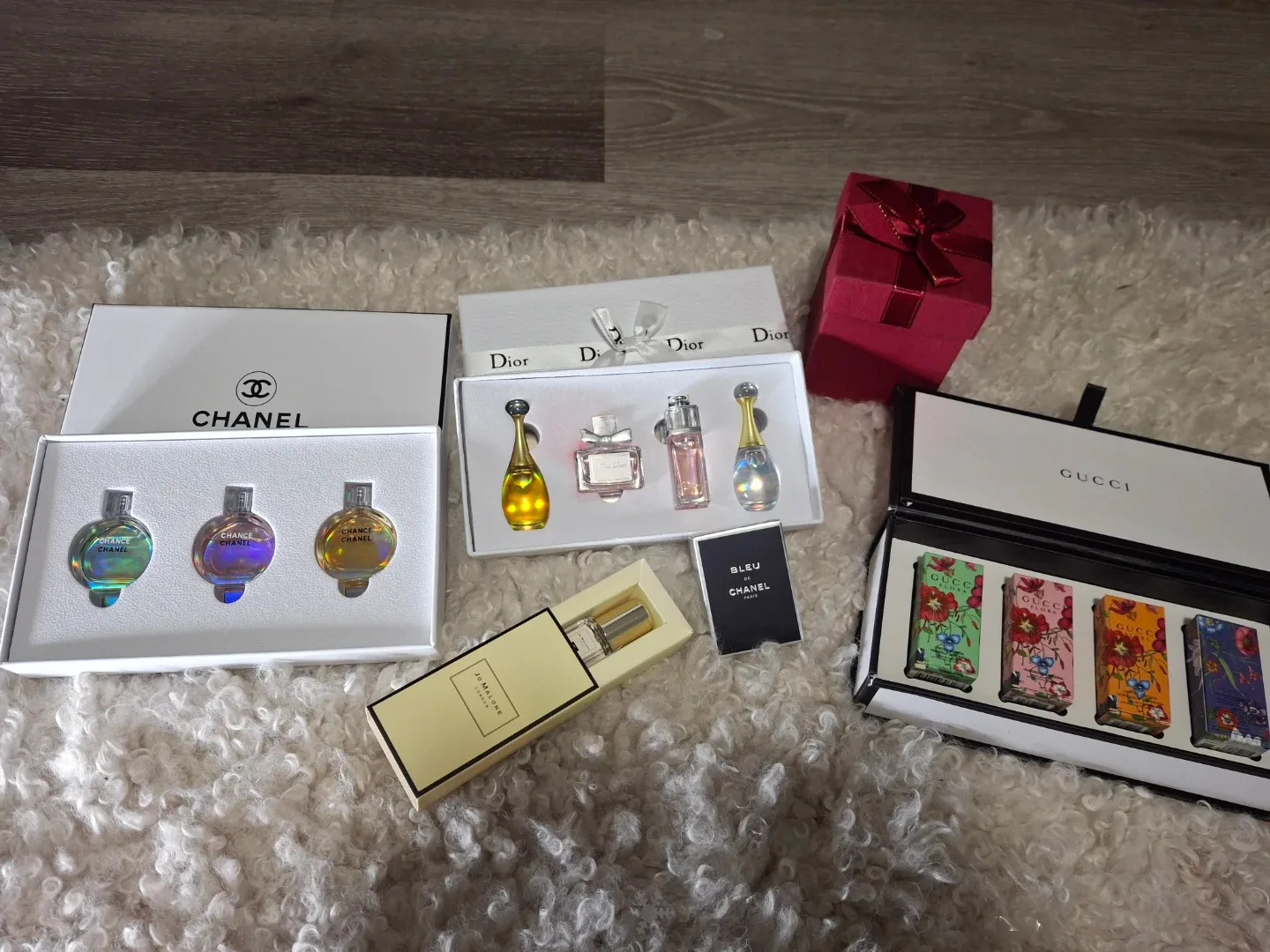 Chanel, Dior, Gucci Perfume Miniature Set image indicator(3)
