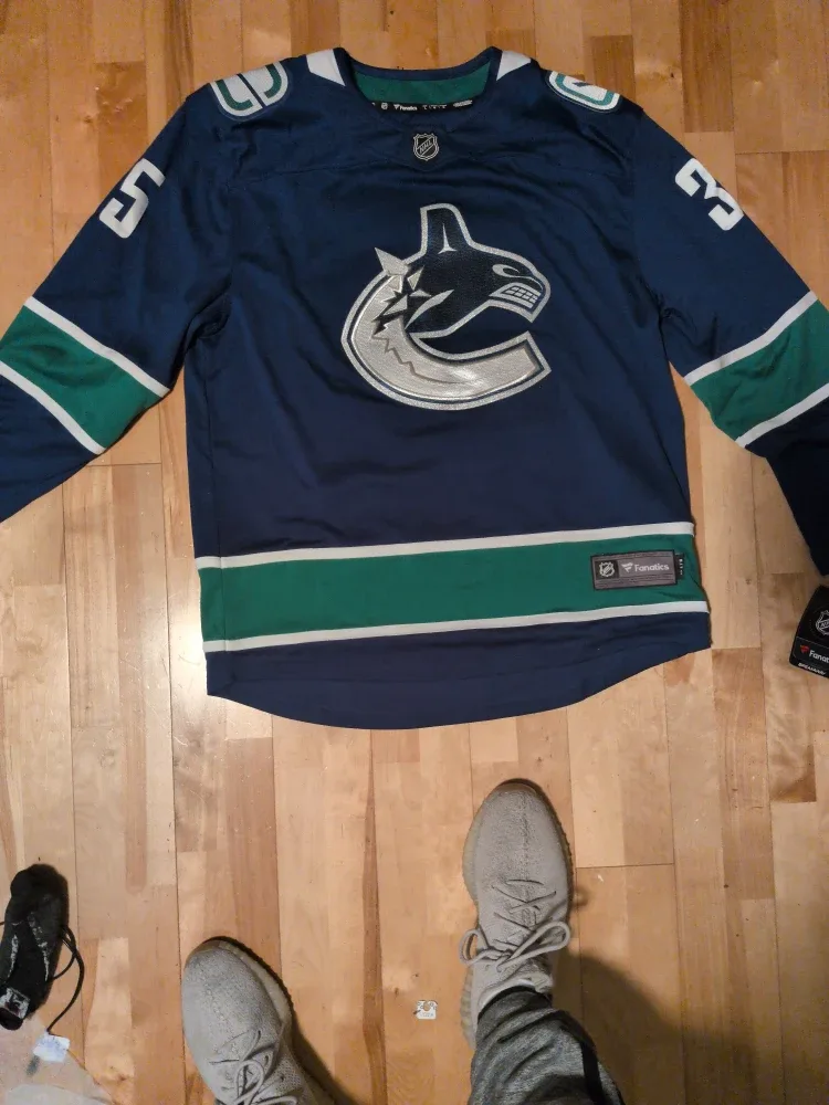 Fanatics Canucks Demko #35 Jersey - Size L