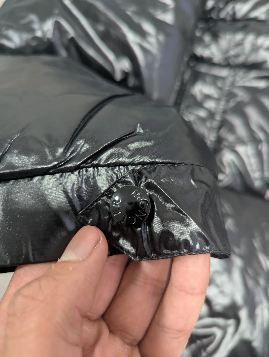 Moncler Black Puffer Jacket - photo 4