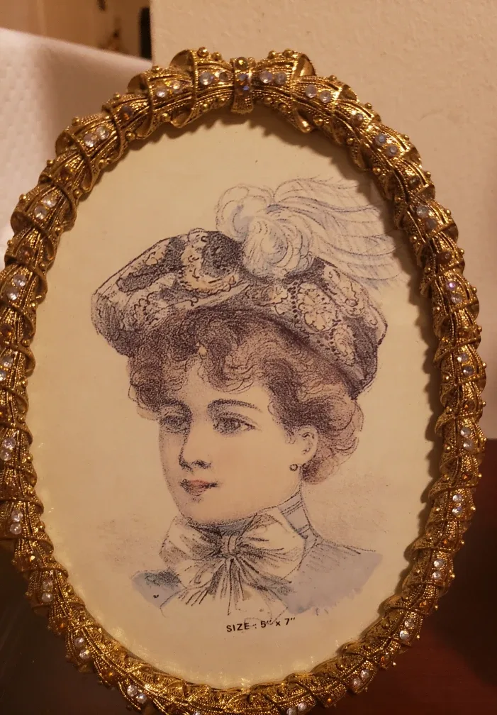 Vintage Oval Portrait Frames - 5"x7" image indicator(2)