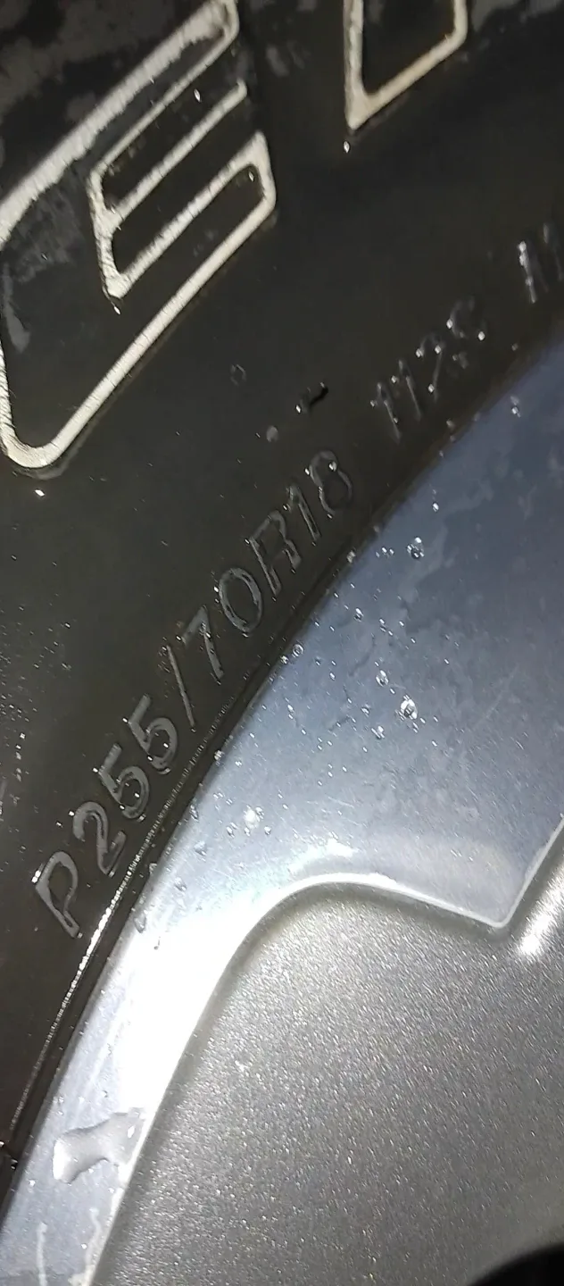 Jeep Rims with Bridgestone Dueler A/T Tires - 255/70R18 image indicator(2)