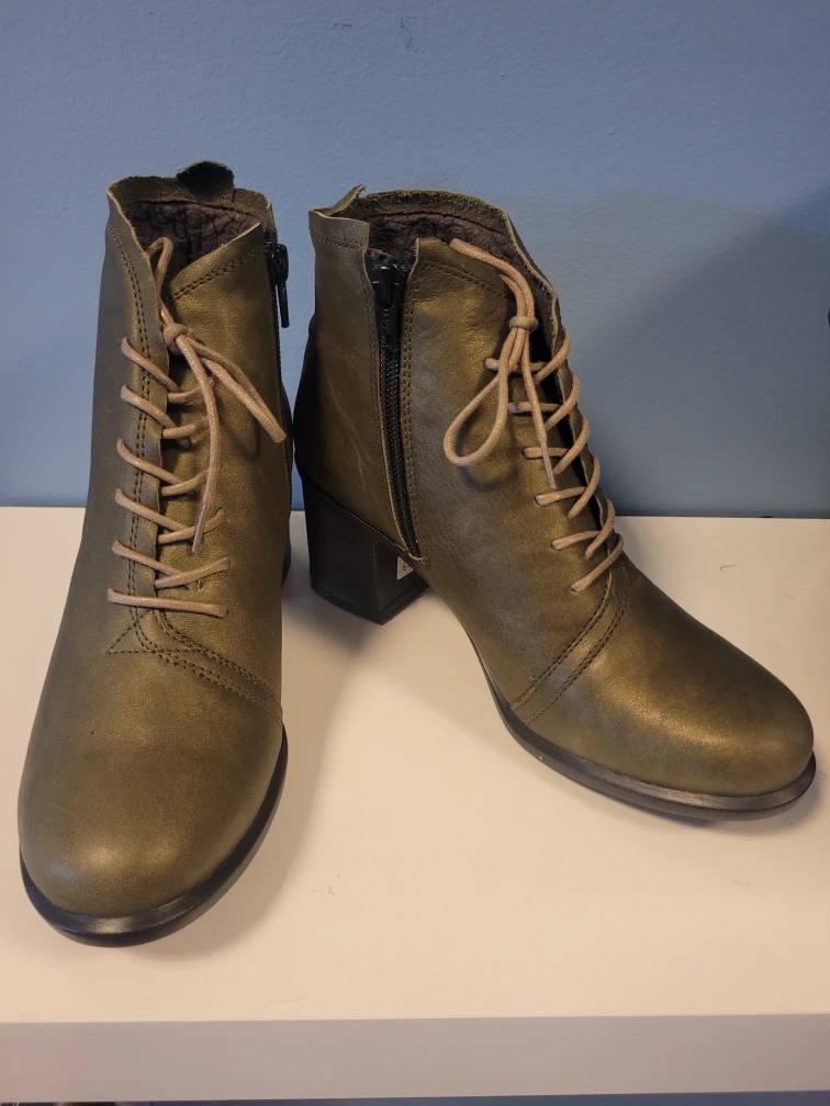 Women's Green Boots (Size 6) - NEW!!! - photo 2