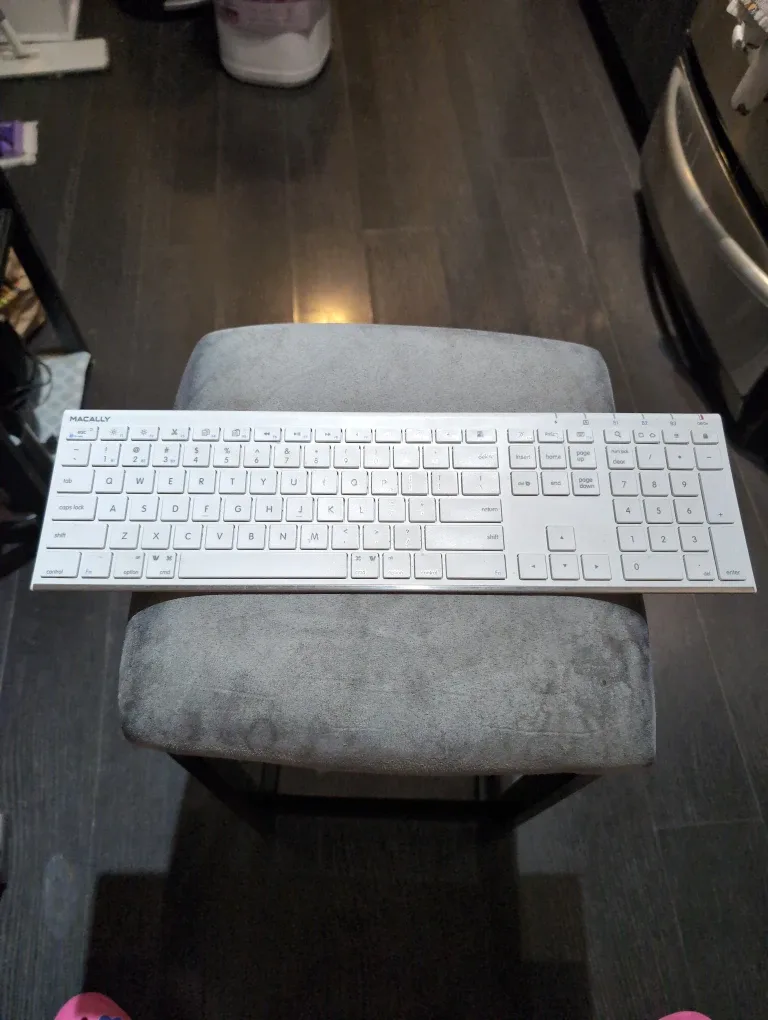 Macally Wireless Keyboard - White