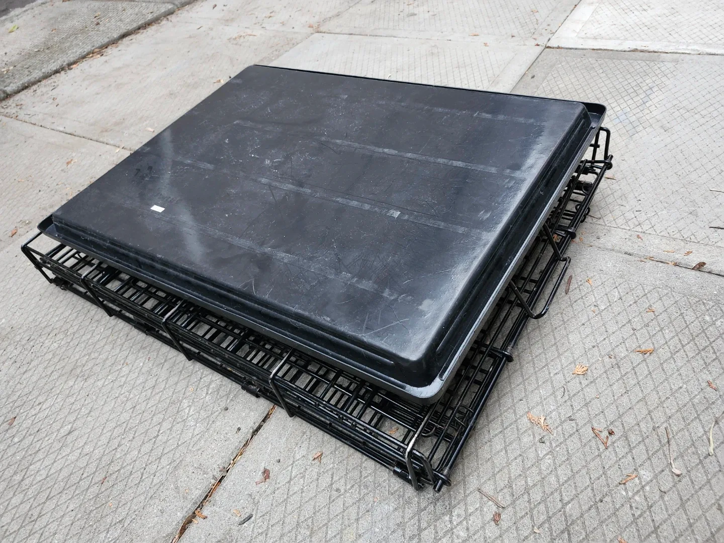 Pet Crate / Cage  24x22x18 inches image indicator(7)