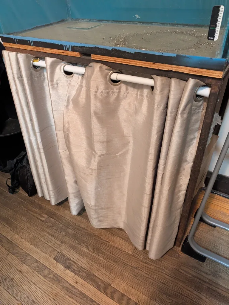 Used Fish Tank with Stand image indicator(5)