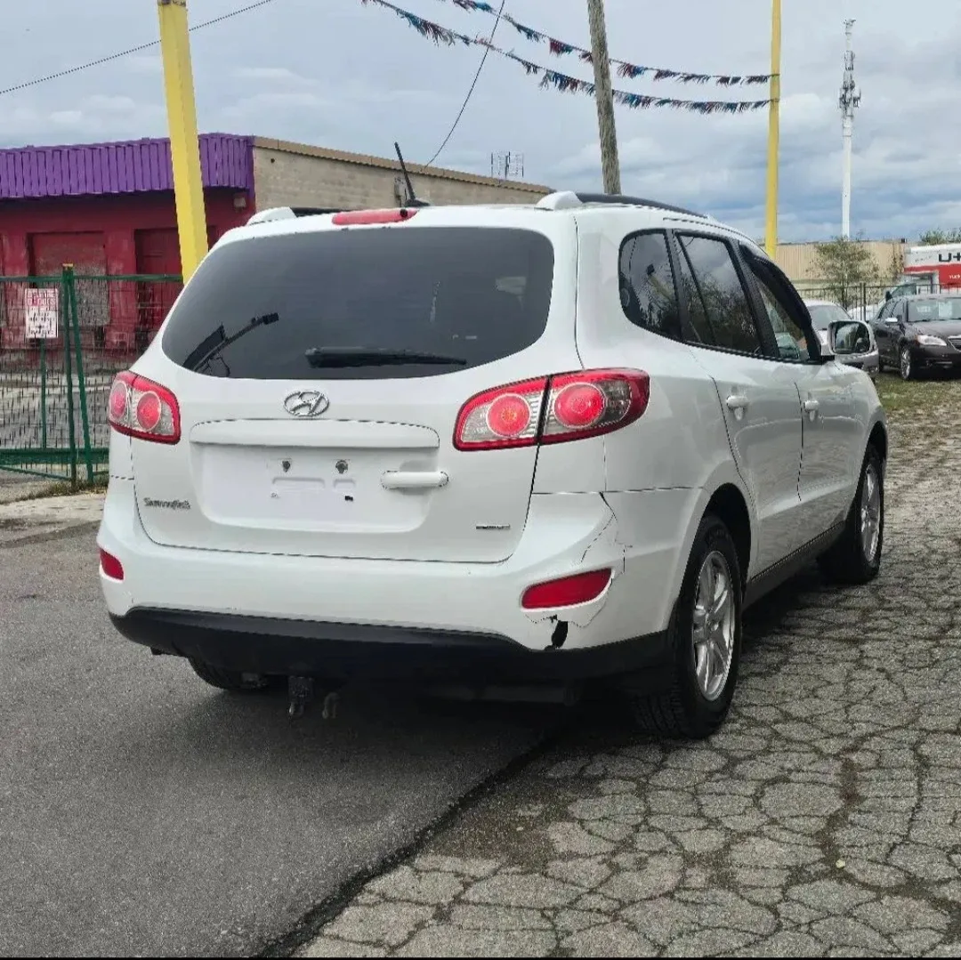 Lease-to-own white Hyundai Santa Fe. image indicator(2)