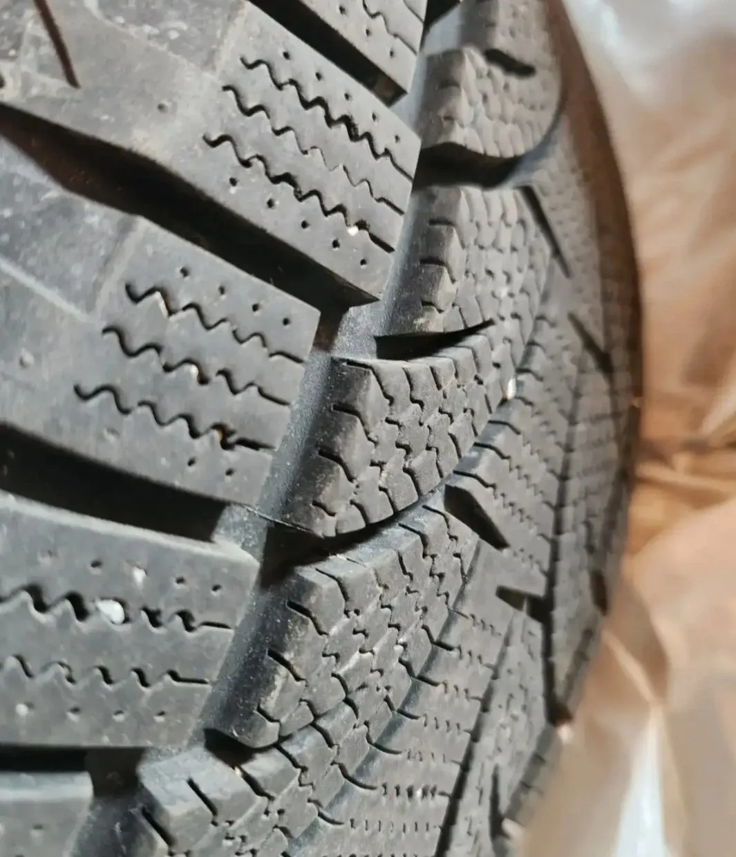 Arctic Claw Radial XGrip 205/55R16 Tires and steel rims image indicator(3)