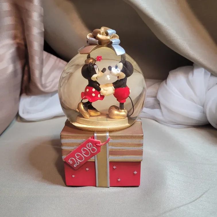 Mickey & Minnie Mouse 2008 Exclusive Solid Globe Disney Store image indicator(2)