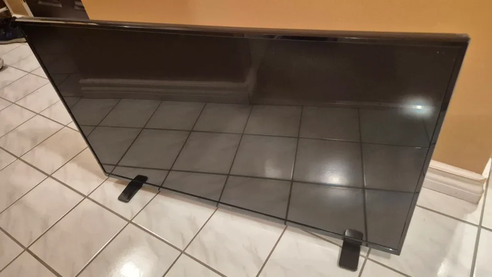 Insignia NS-39D220NA16 39" LED TV thumbnail