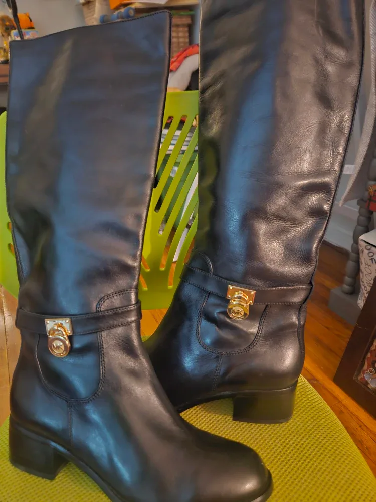 Brand New Michael  Kors Women Leather Boots image indicator(6)