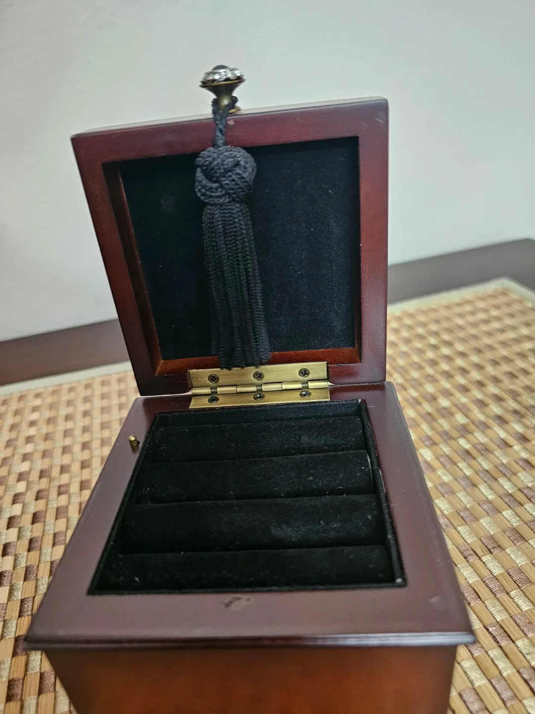 Wooden Jewelry Box with music play image indicator(2)