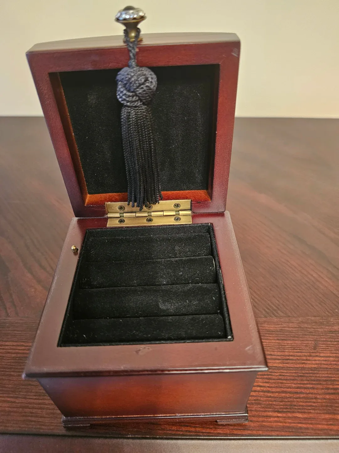 Wooden Jewelry Box with music play image indicator(5)