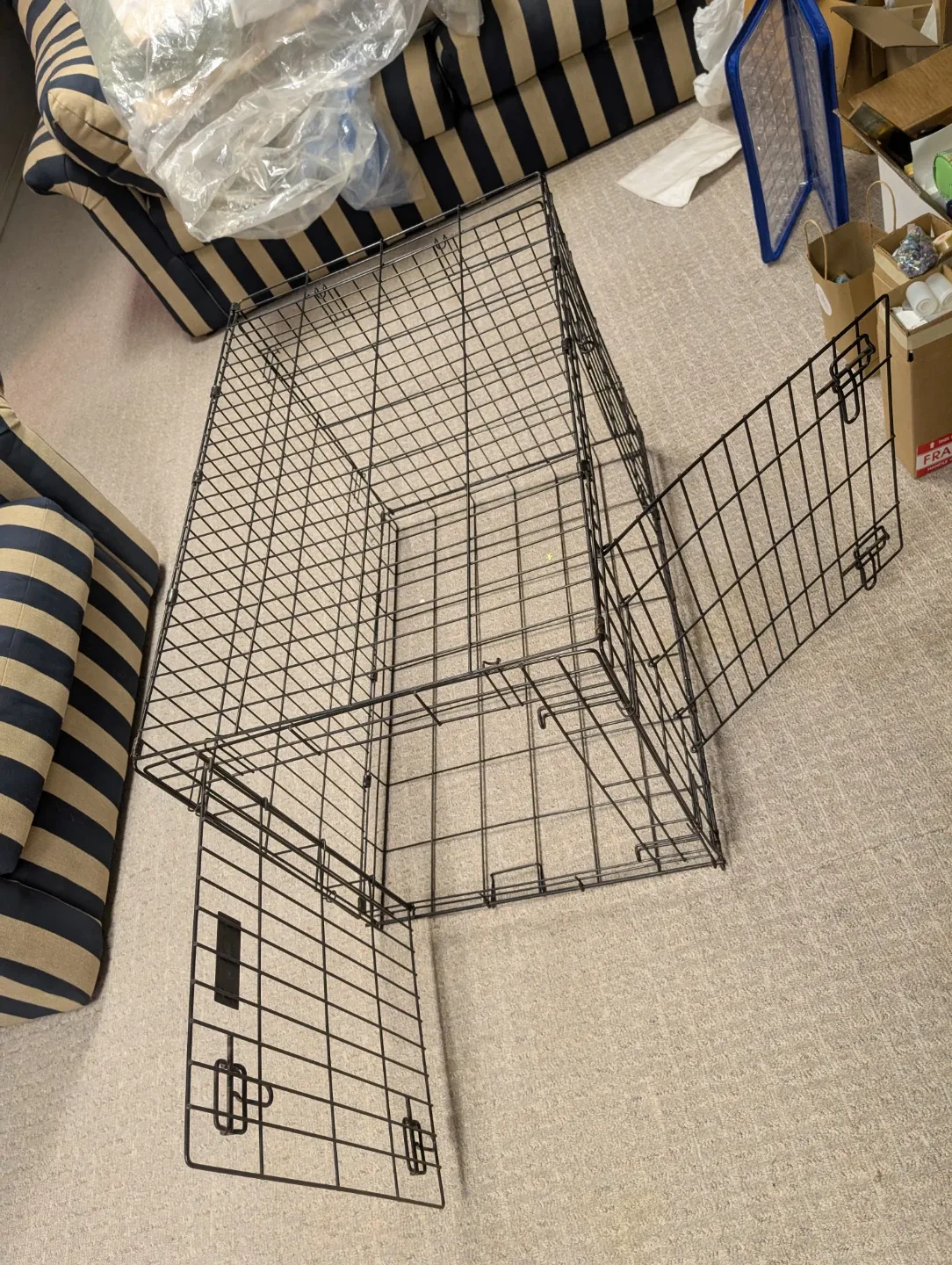 Black Dog Crate - 36" x 23" x 25" image indicator(7)