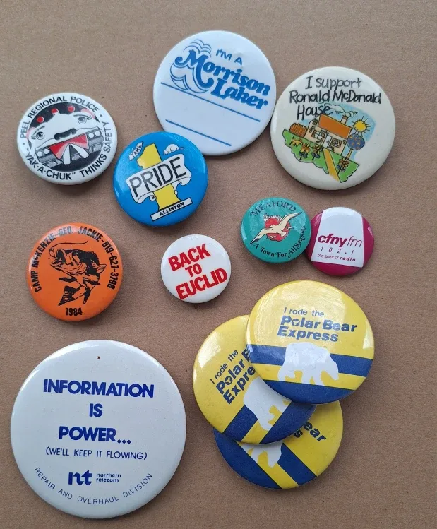 43 pcs Vintage Pinback Button Collection image indicator(4)