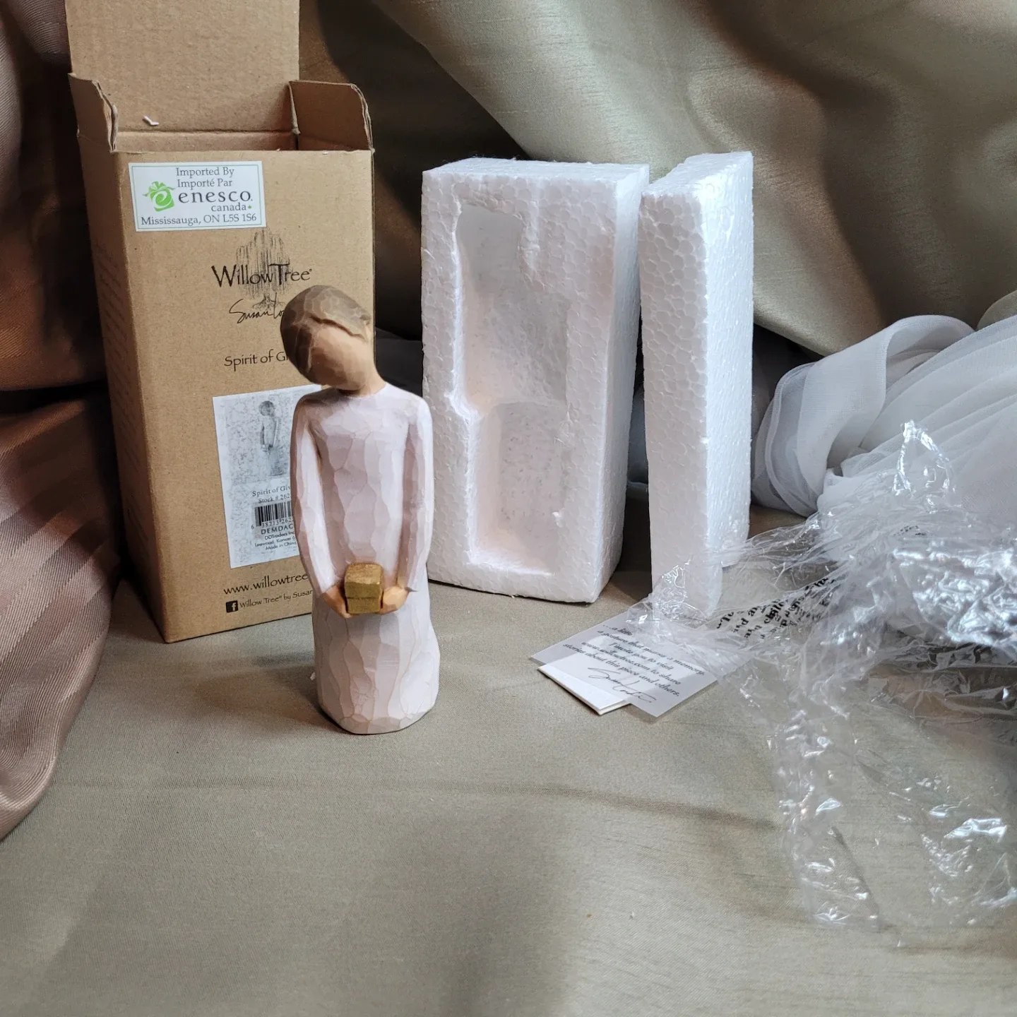 5 1/2" Willow Tree “Spirit of Giving“ Figurine Demdaco 2008 image indicator(7)