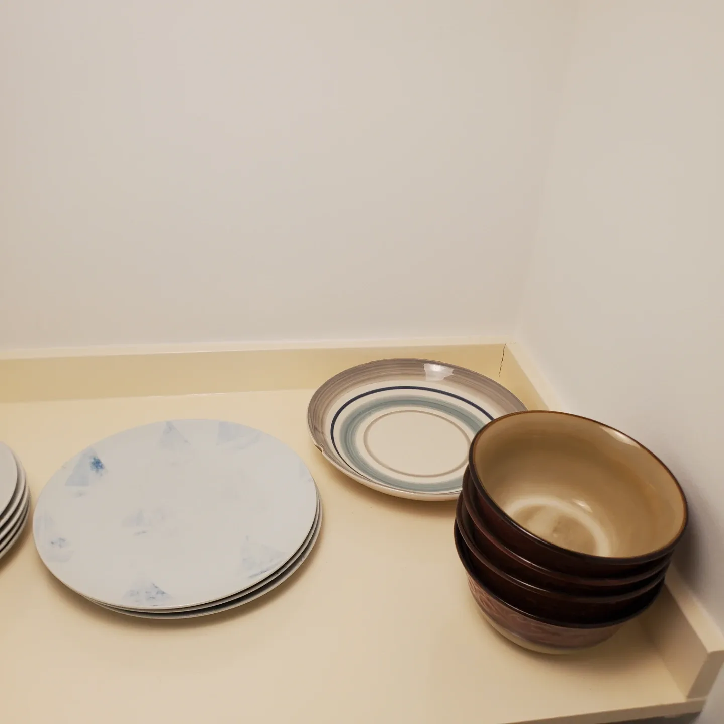 Free Assorted Plates and Bowls 🥕 image indicator(2)