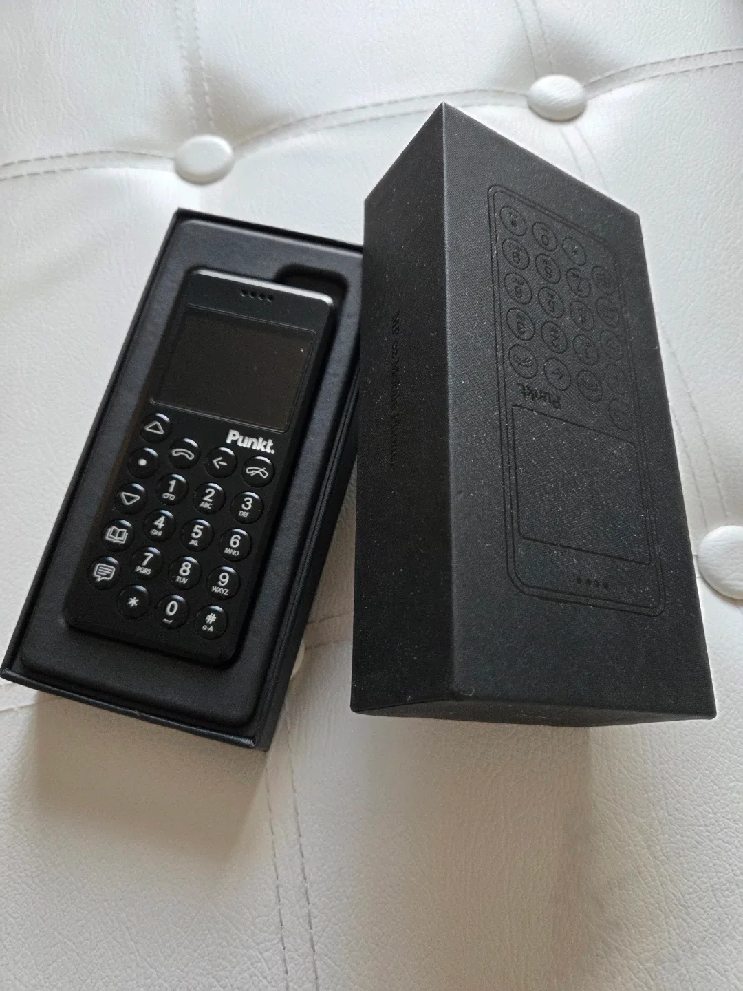 Punkt. MP02 Minimalist Mobile Phone - Black image indicator(2)